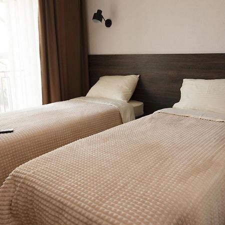 Hotel Colinele Aurii Cimislia Extérieur photo