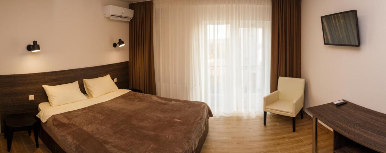 Hotel Colinele Aurii Cimislia Extérieur photo