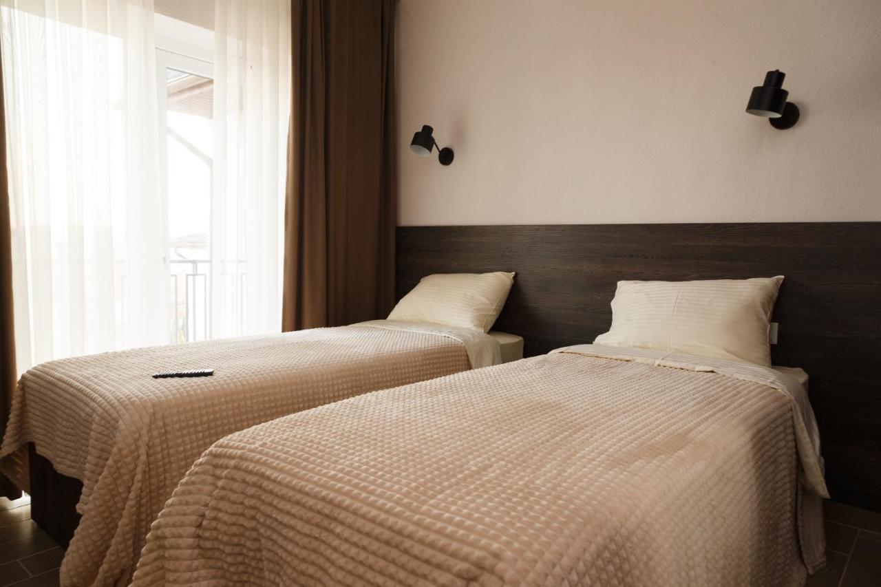 Hotel Colinele Aurii Cimislia Extérieur photo