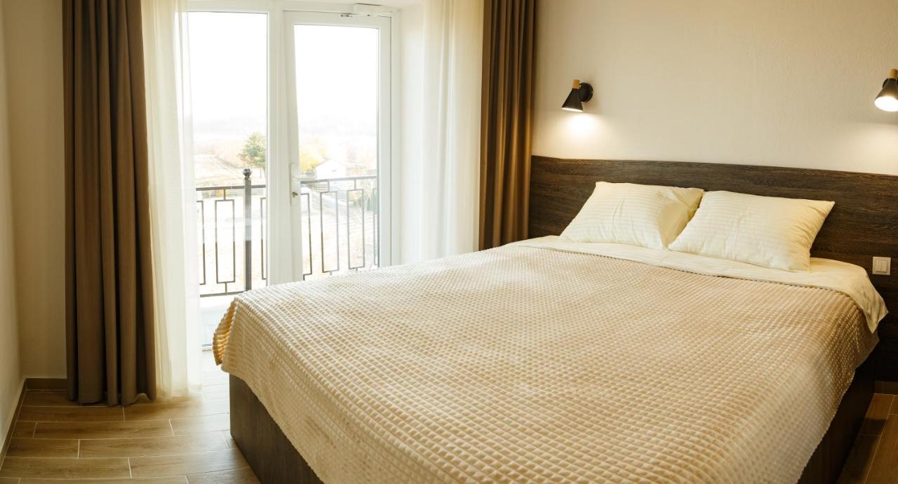 Hotel Colinele Aurii Cimislia Extérieur photo