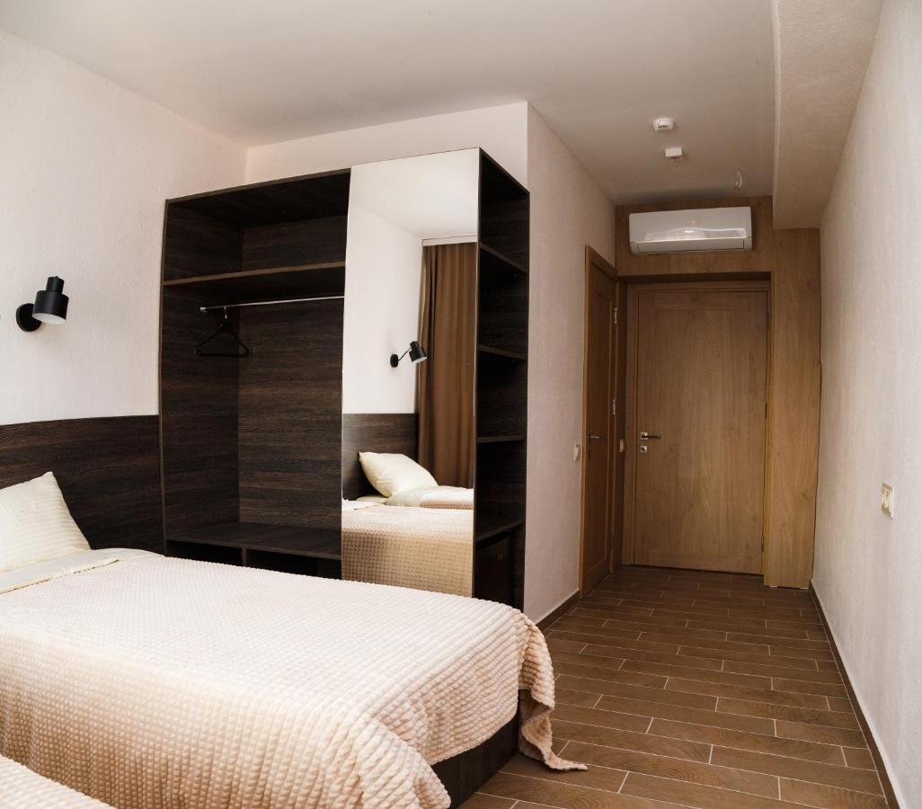 Hotel Colinele Aurii Cimislia Extérieur photo